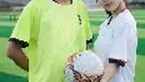 国足迎战澳洲：公布首发阵容，球迷潮涌观赛现场